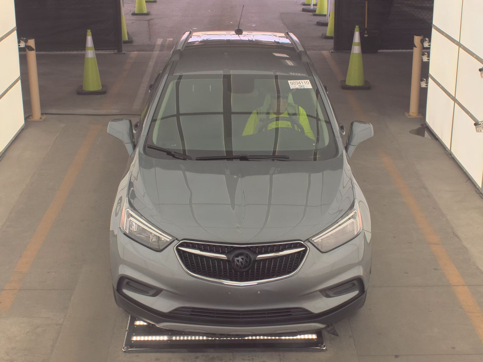 Buick Encore 2020 — photo 2