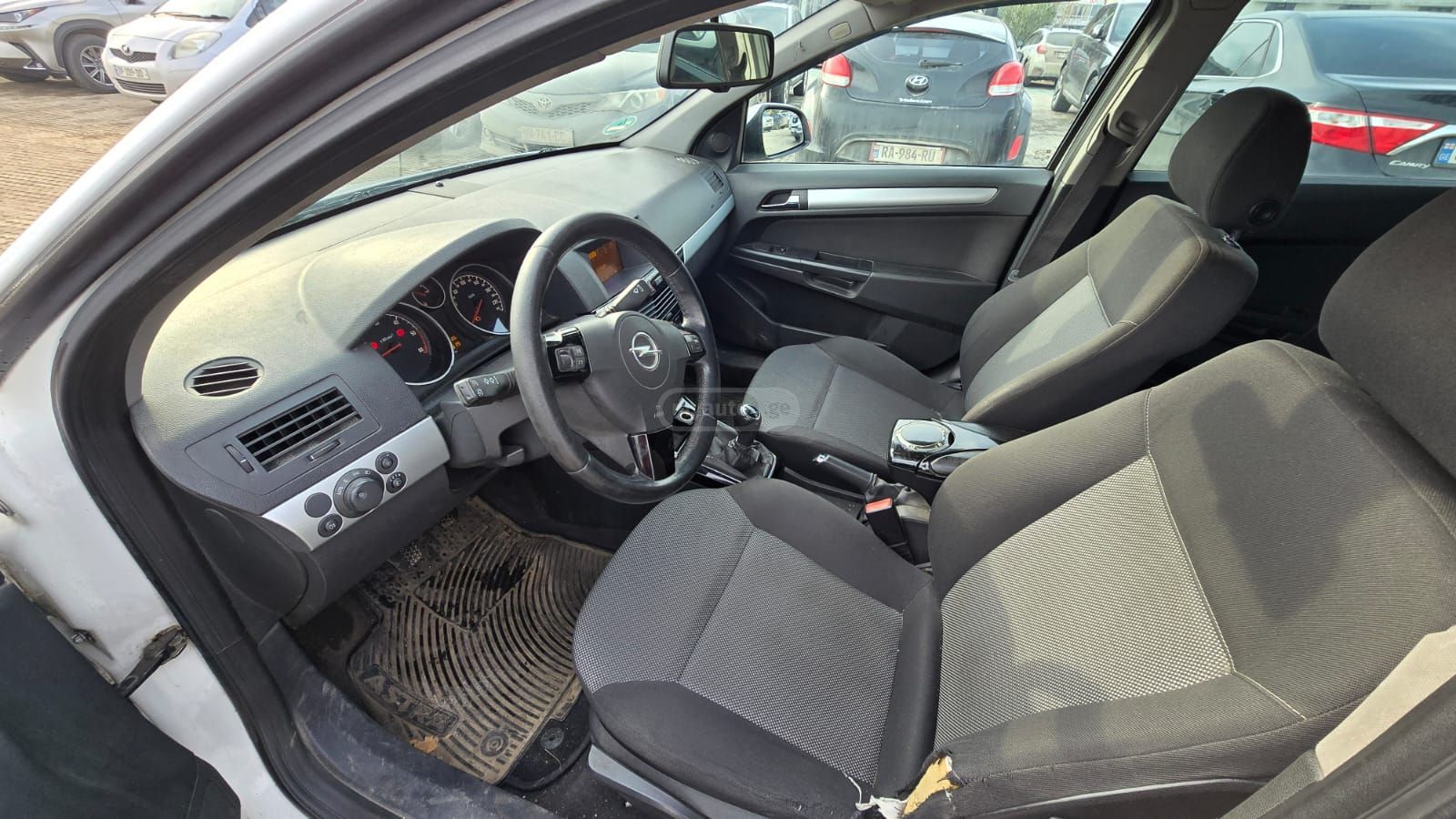 Opel Astra 2010 — photo 2