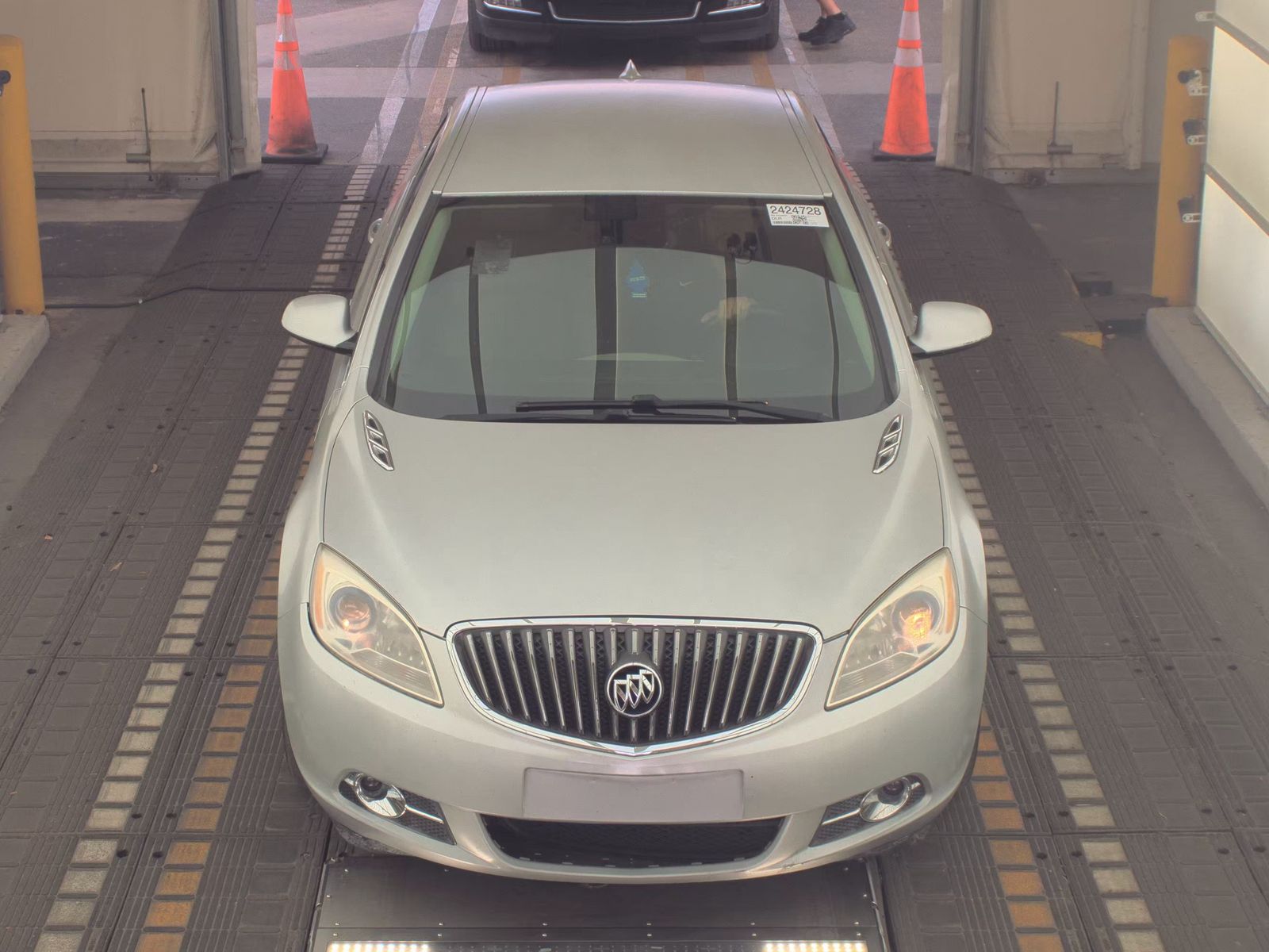 Buick Verano 2016 — photo 2
