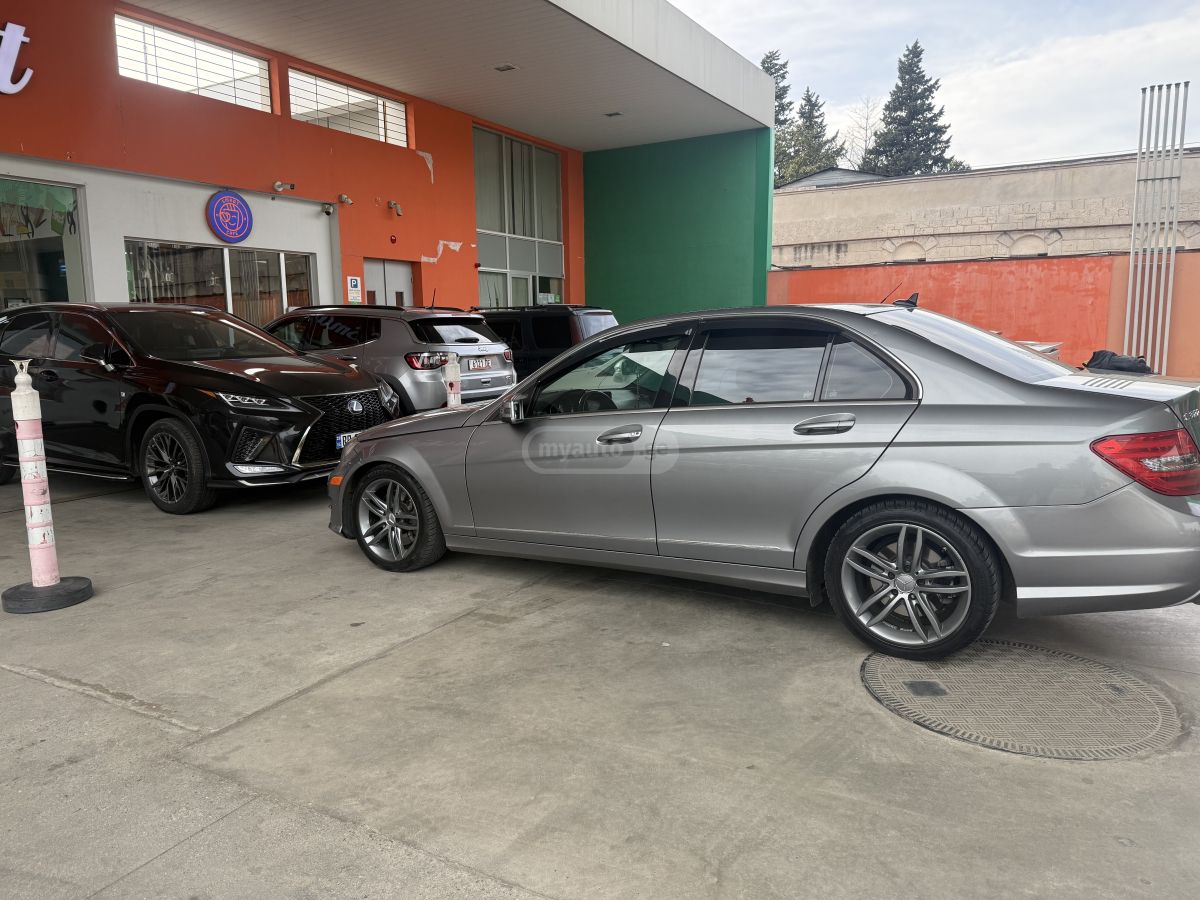 Mercedes-Benz C 300
