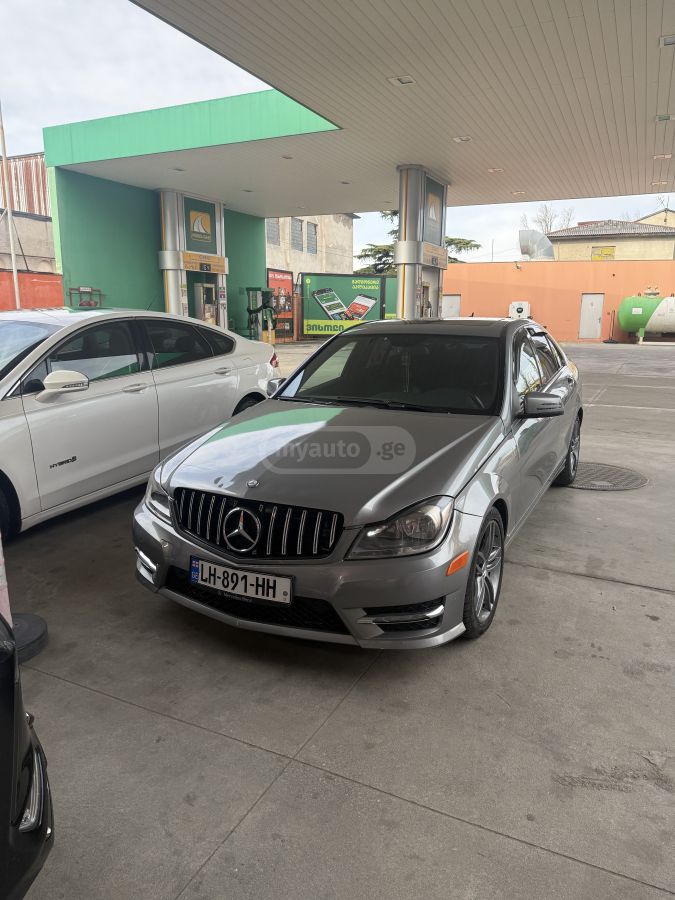 Mercedes-Benz C 300 2012 — photo 2