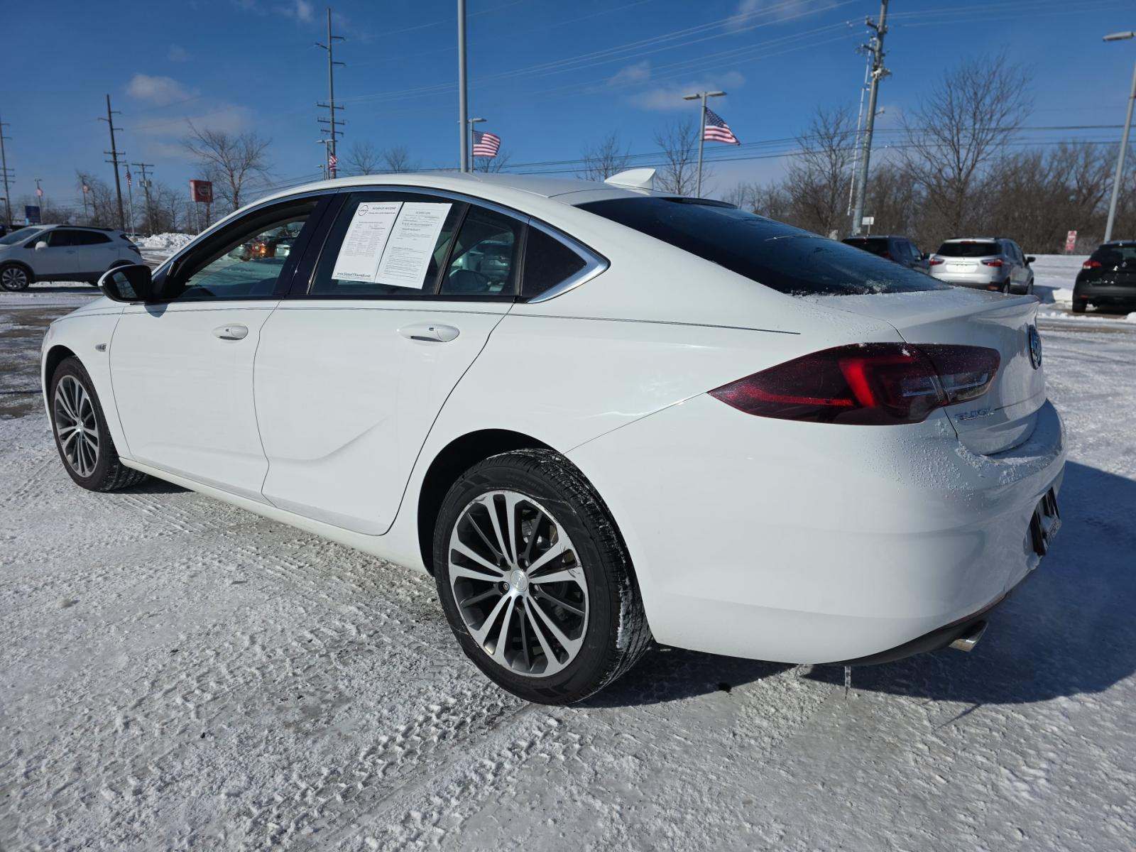 Buick Regal 2018 — photo 2