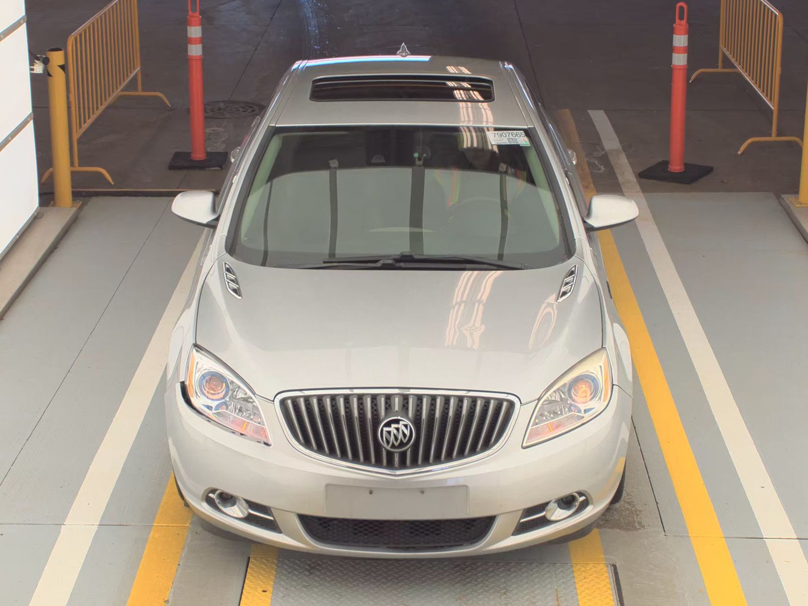 Buick Verano 2017 — photo 2