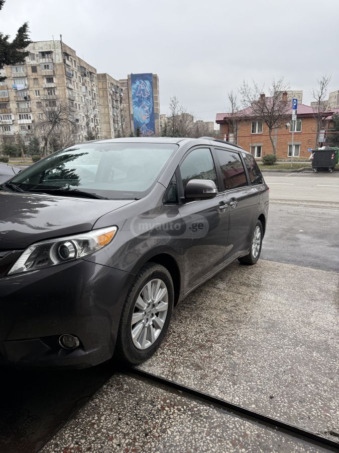Toyota Sienna 2014 — photo 2