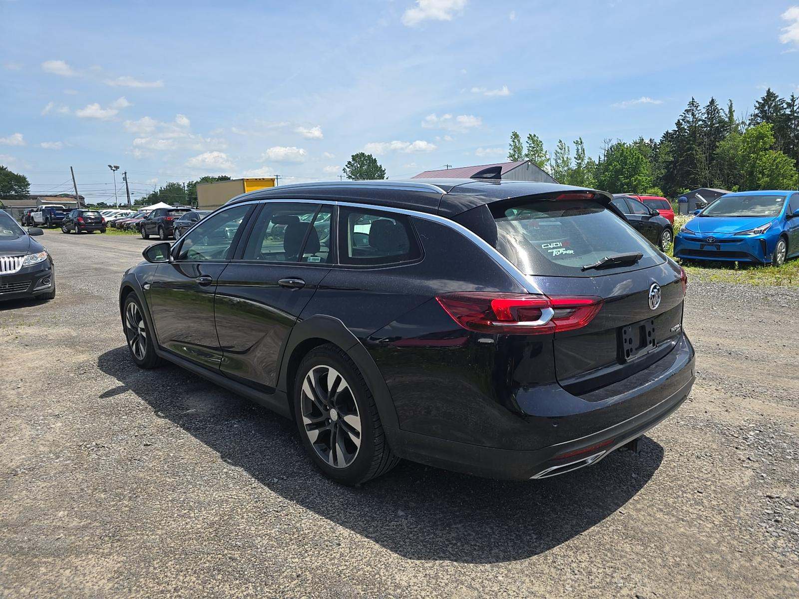 Buick Regal 2019 — photo 2