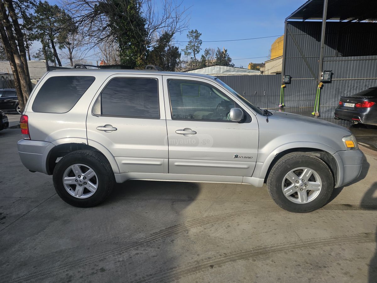 Ford Escape 2005 — photo 2