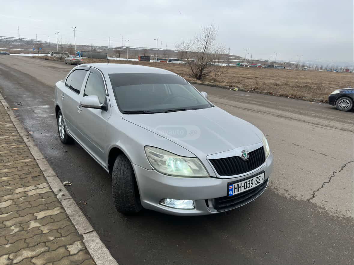 Skoda Octavia 2011 — photo 2
