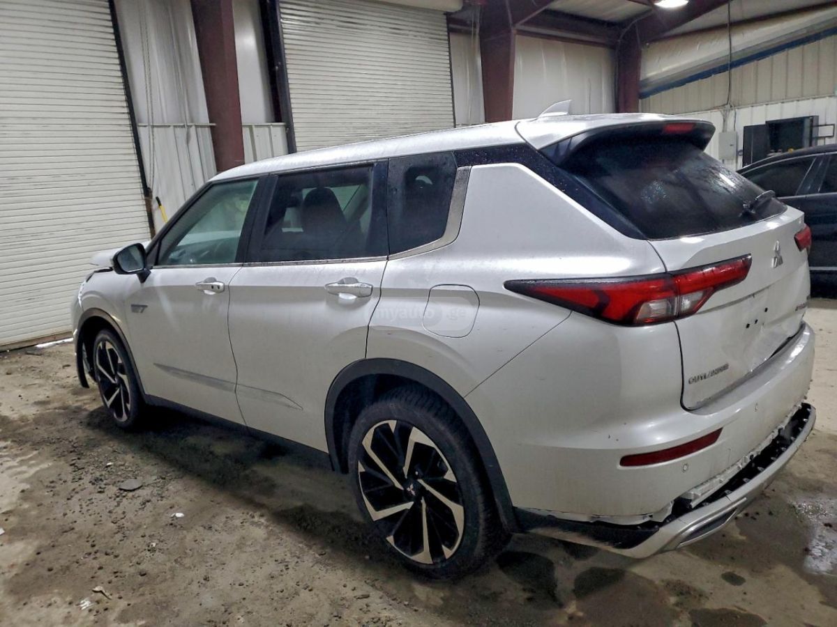 Mitsubishi Outlander 2025 — photo 2