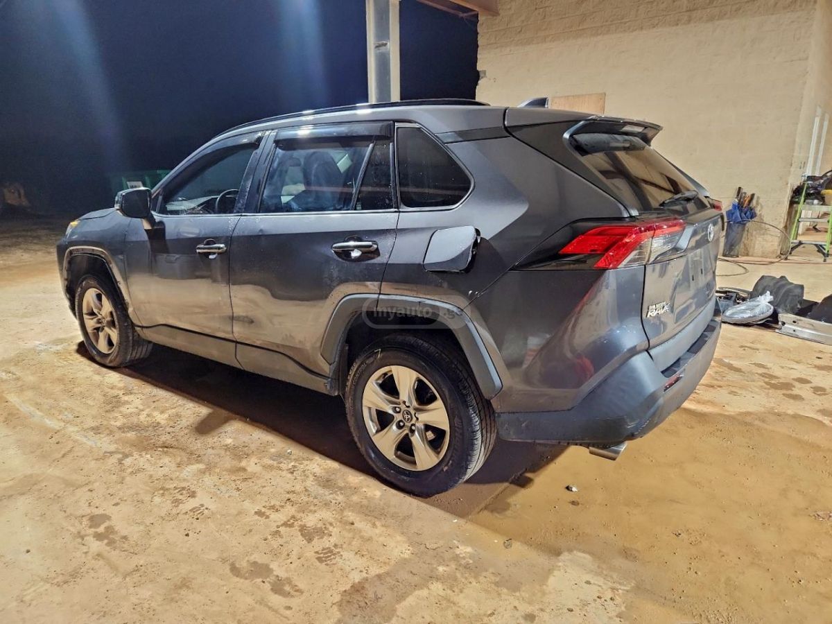 Toyota RAV4 2020 — photo 2