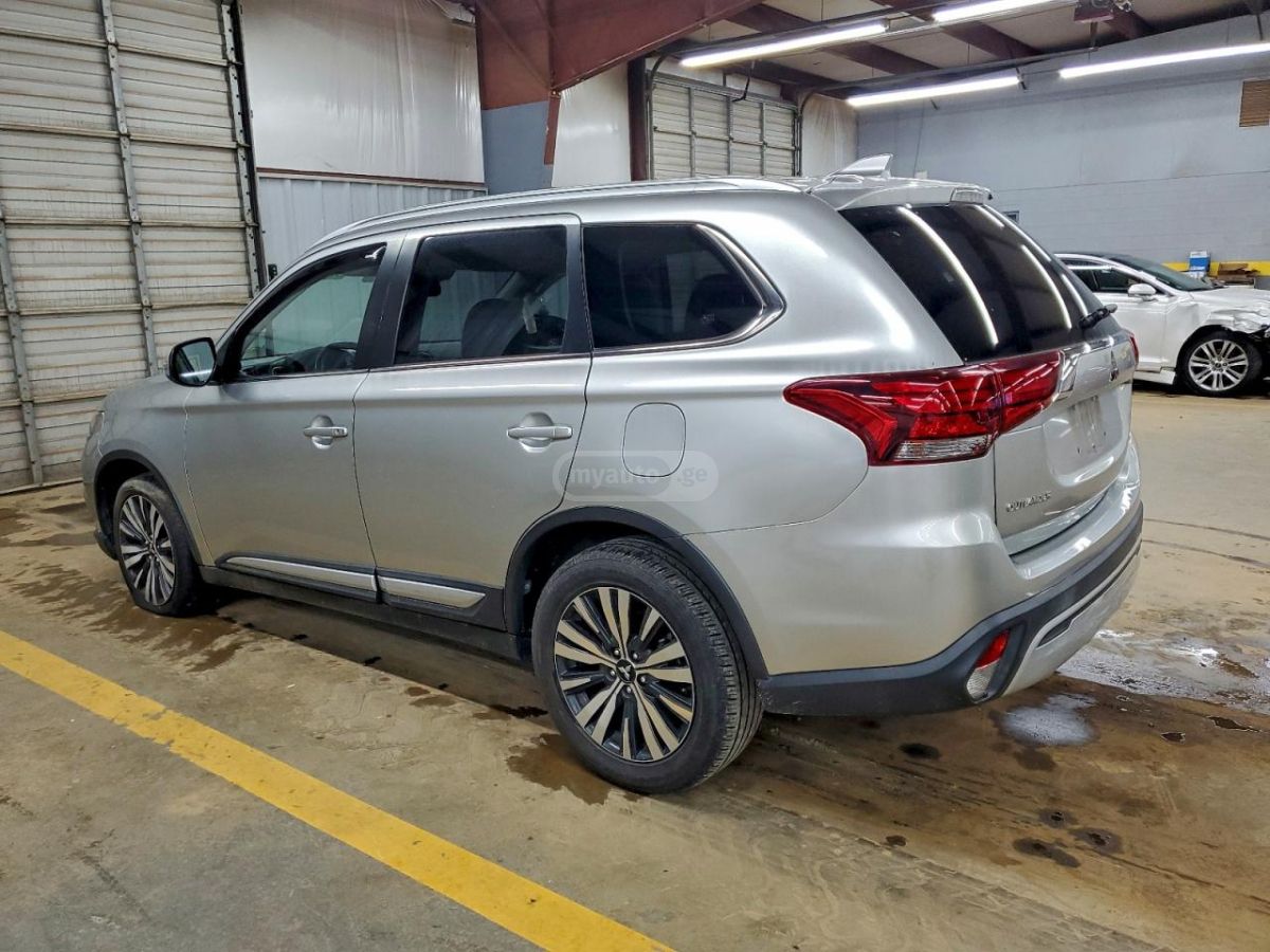 Mitsubishi Outlander 2020 — photo 2