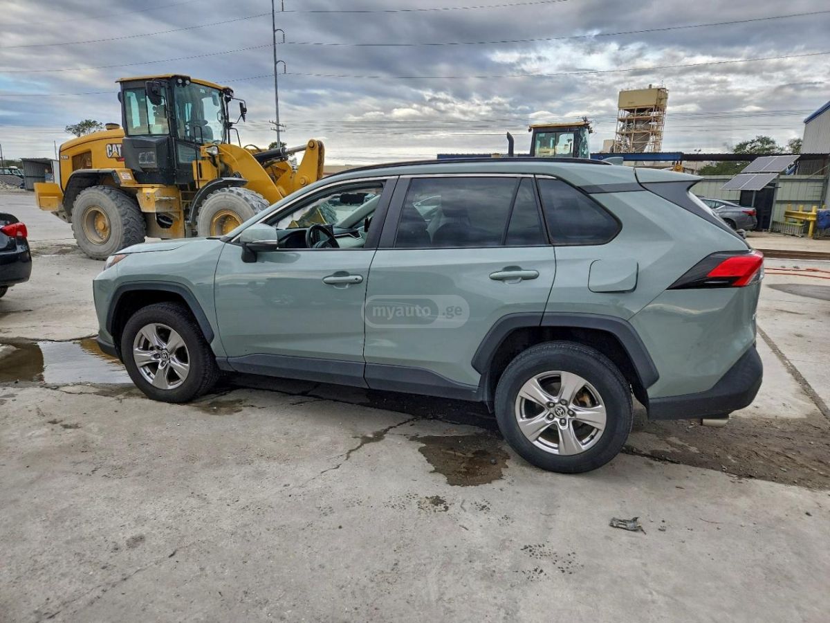 Toyota RAV4 2022 — photo 2