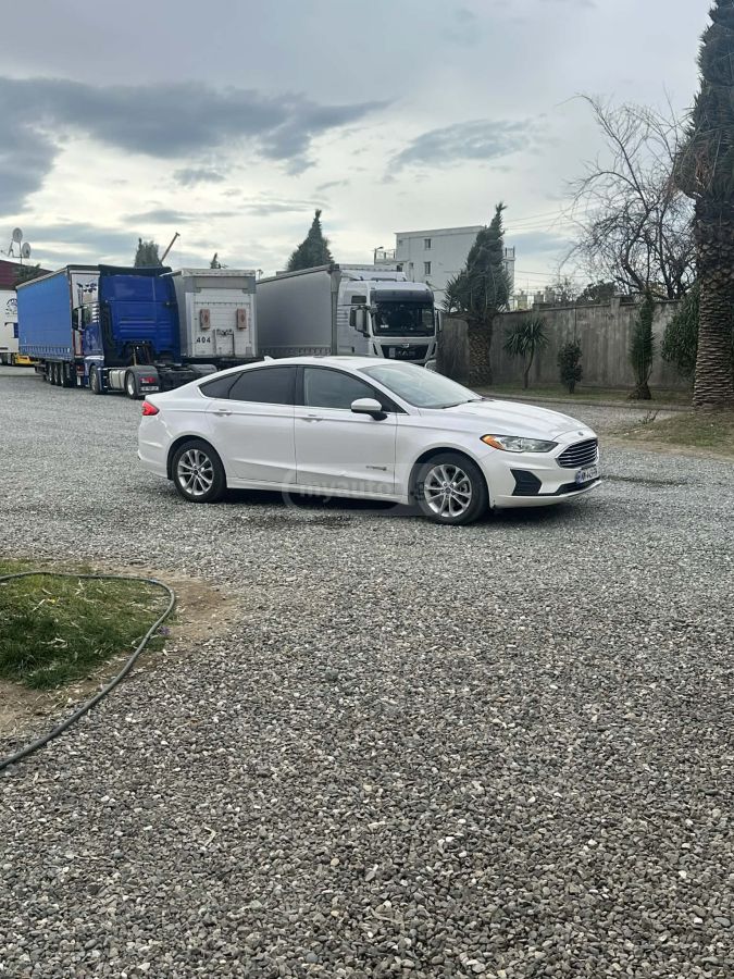 Ford Fusion 2018 — photo 2