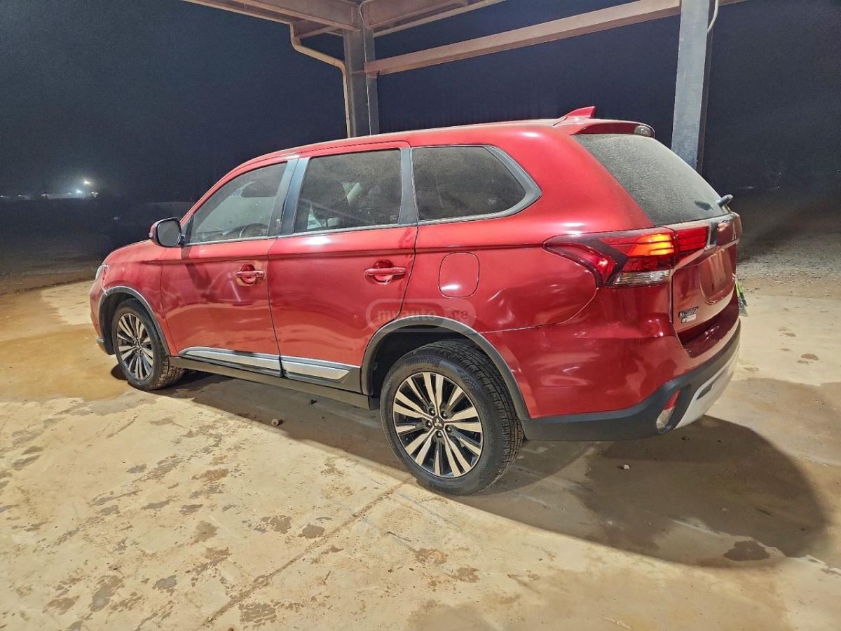 Mitsubishi Outlander 2019 — photo 2