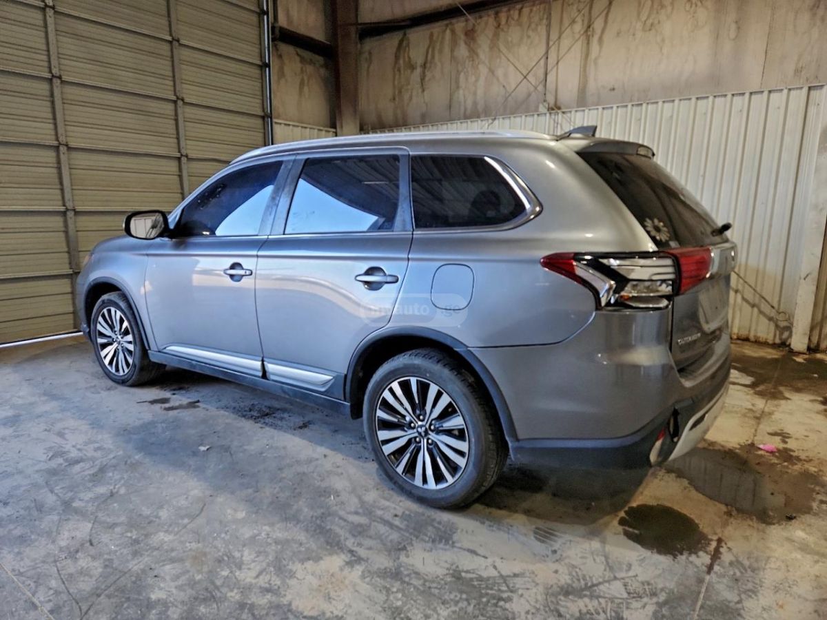 Mitsubishi Outlander 2020 — photo 2