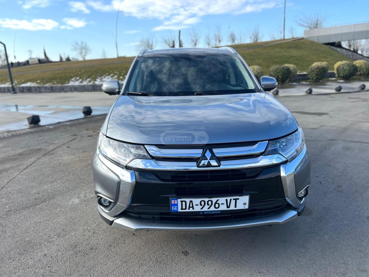 Mitsubishi Outlander 2018 — photo 2