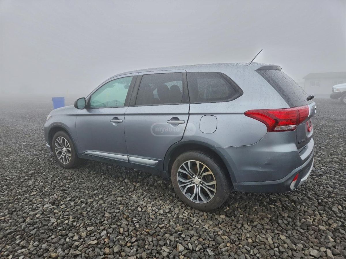 Mitsubishi Outlander 2016 — photo 2