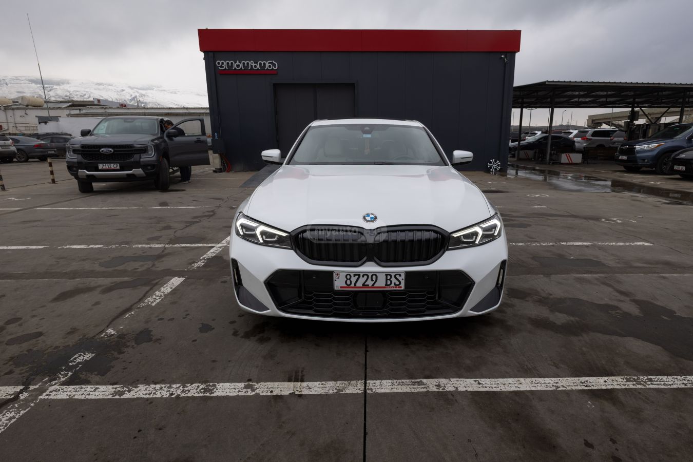 BMW 330 2023 — photo 2