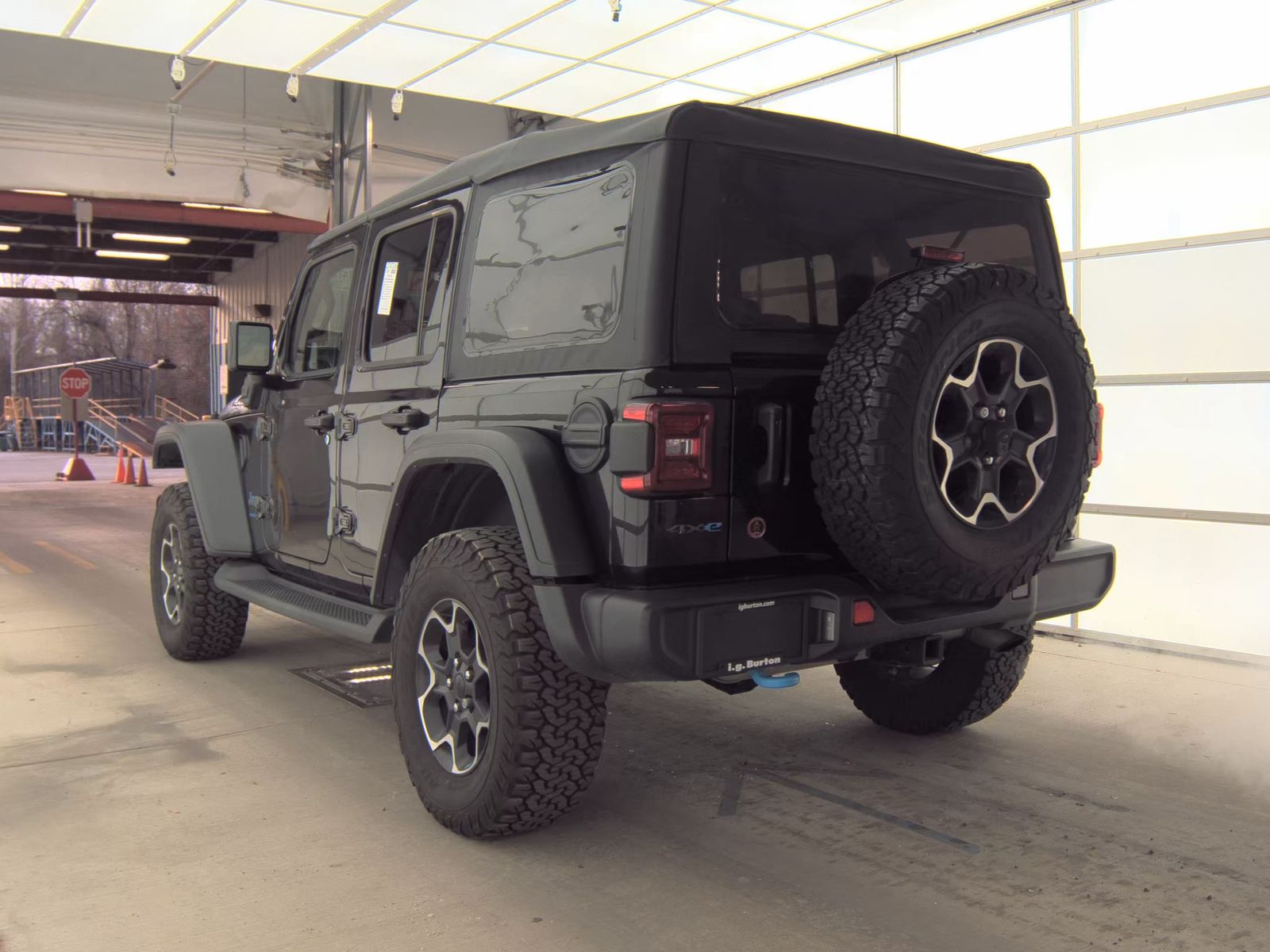 Jeep Wrangler 2023 — photo 2