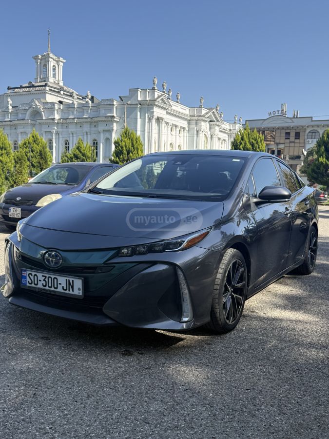 Toyota Prius Prime 2020 — photo 2
