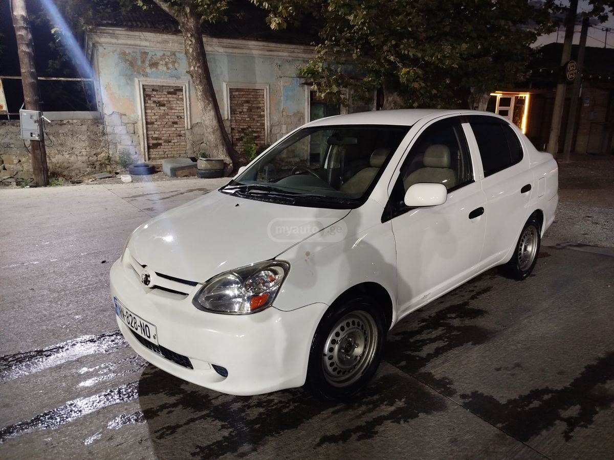 Toyota Platz 2005 — photo 2