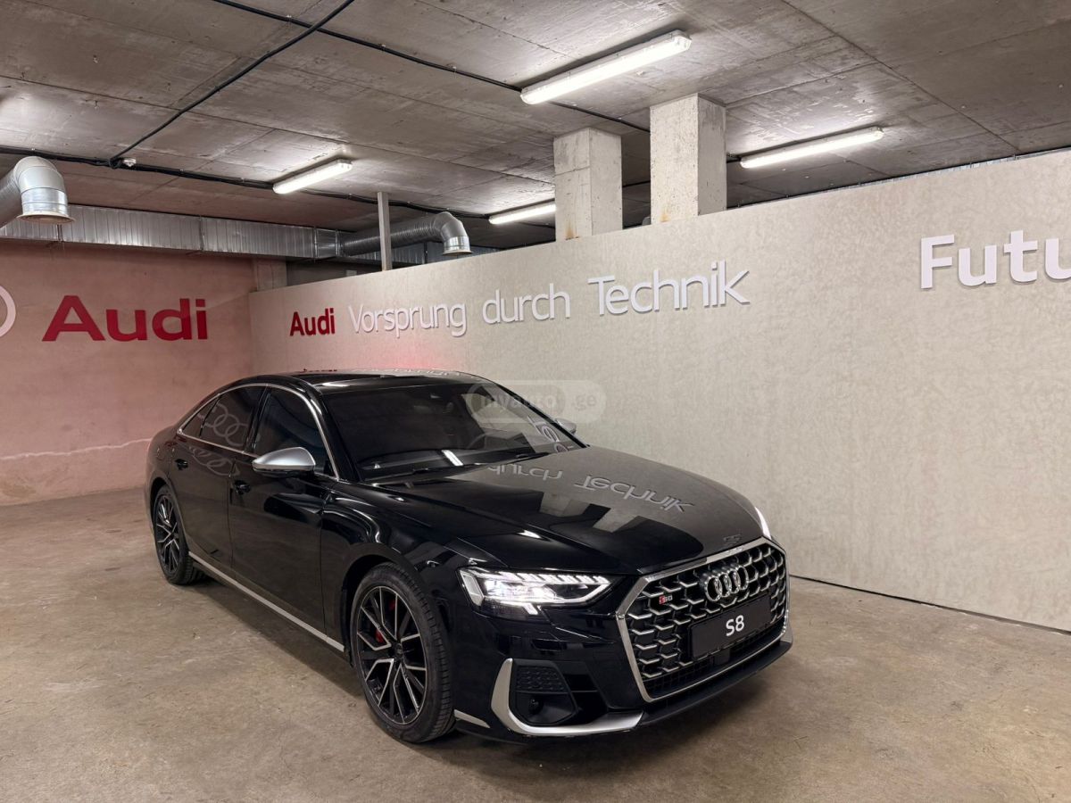 Audi S8