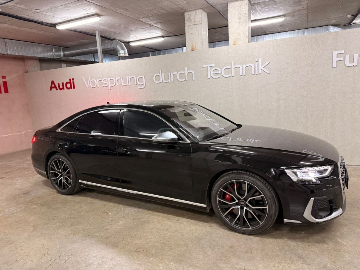 Audi S8 2024 — photo 2