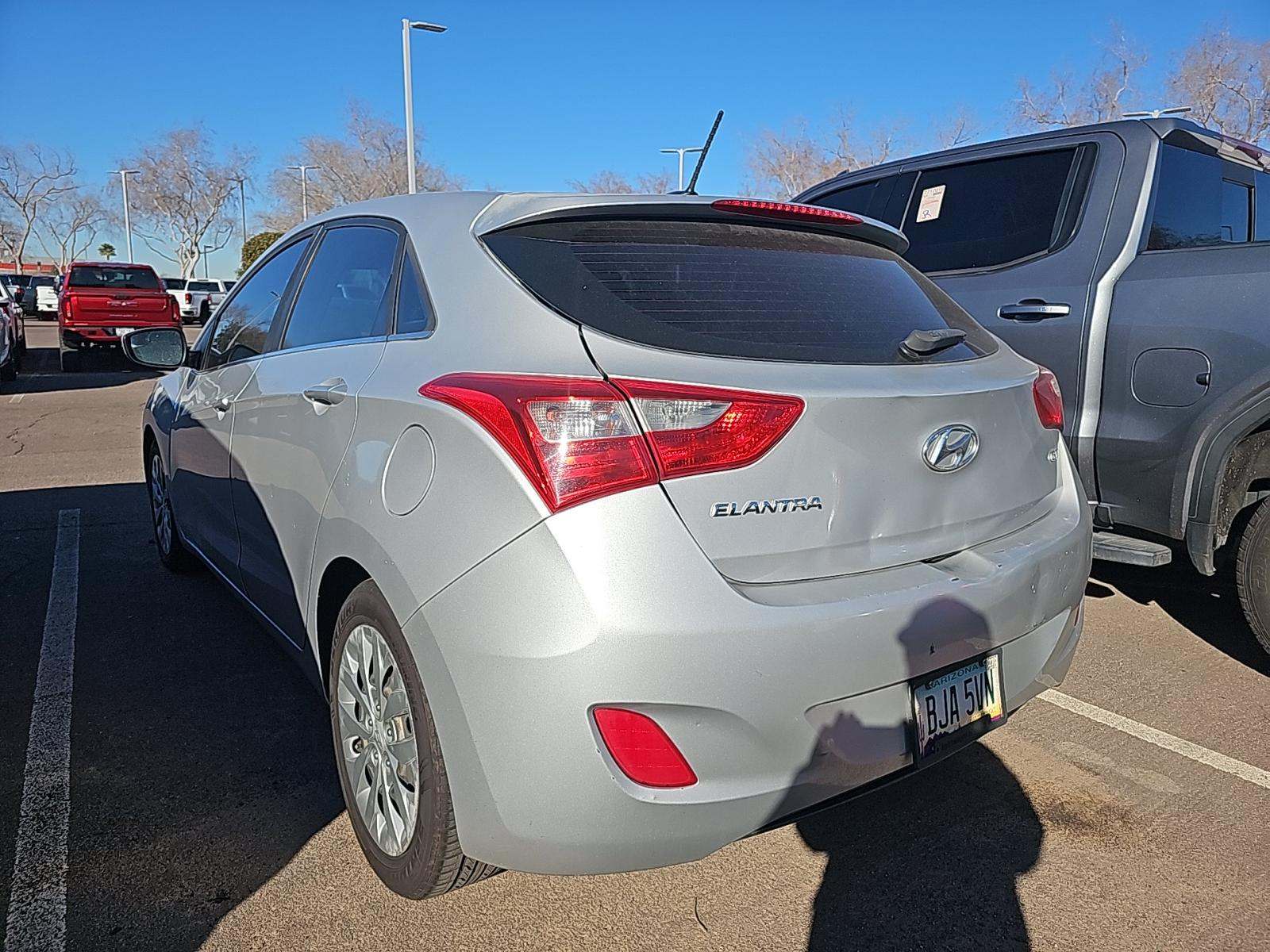 Hyundai Elantra 2017 — photo 2