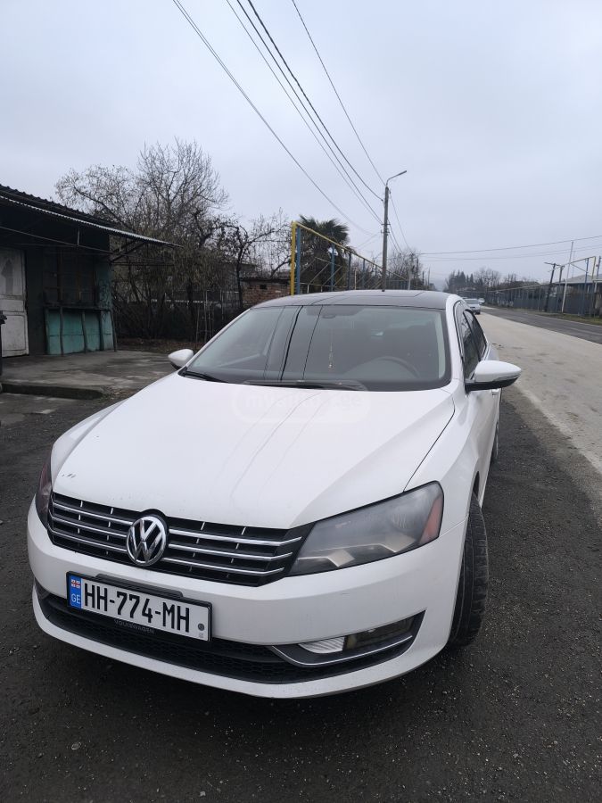 Volkswagen Passat 2012 — photo 2