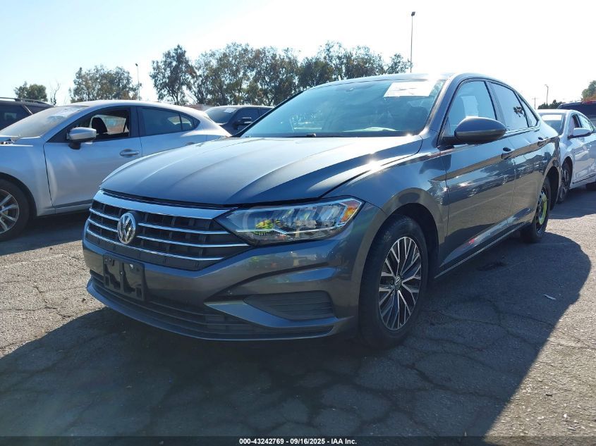Volkswagen Jetta 2019 — photo 2