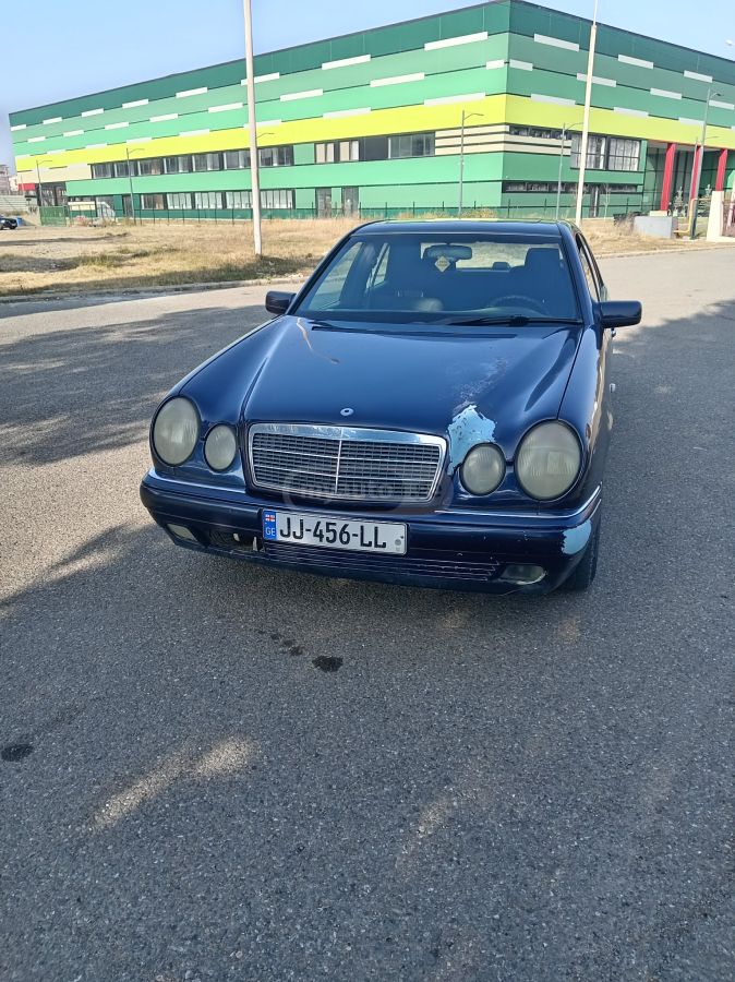 Mercedes-Benz E 200 1996 — photo 2
