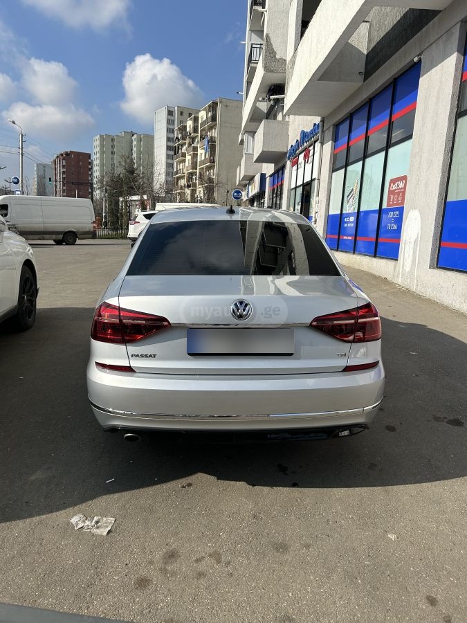 Volkswagen Passat 2016 — photo 2