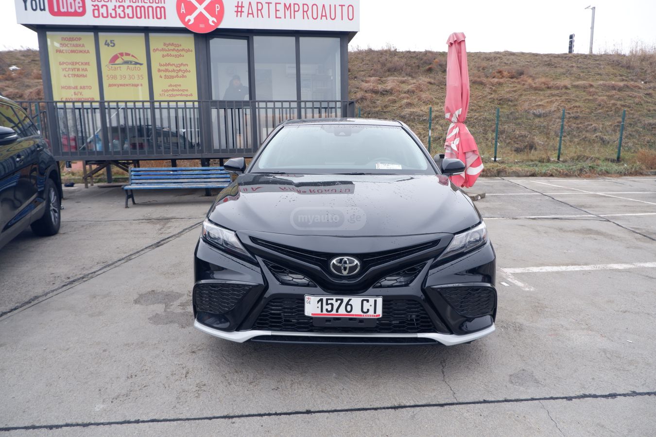 Toyota Camry 2023 — photo 2