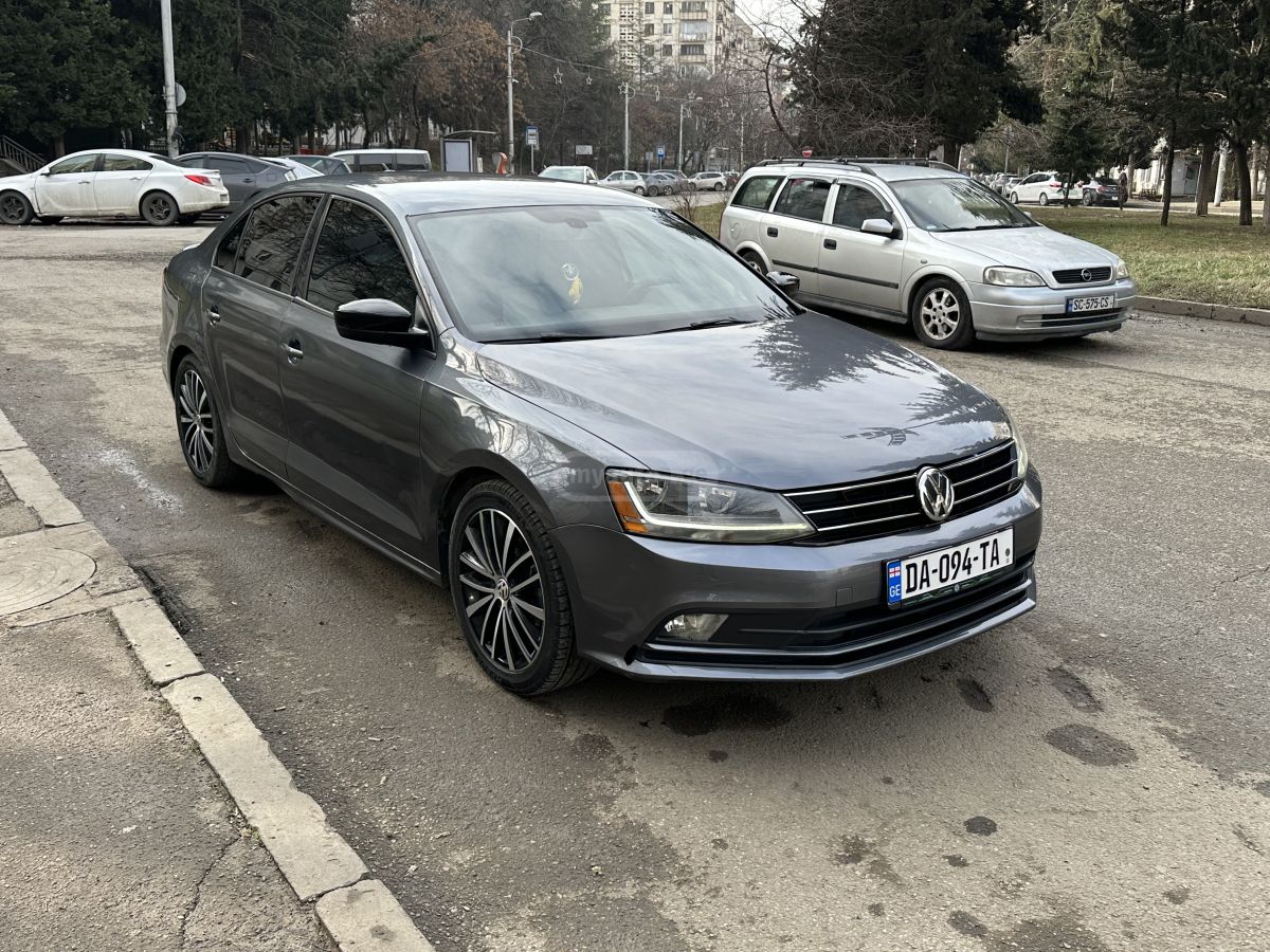 Volkswagen Jetta 2015 — photo 2