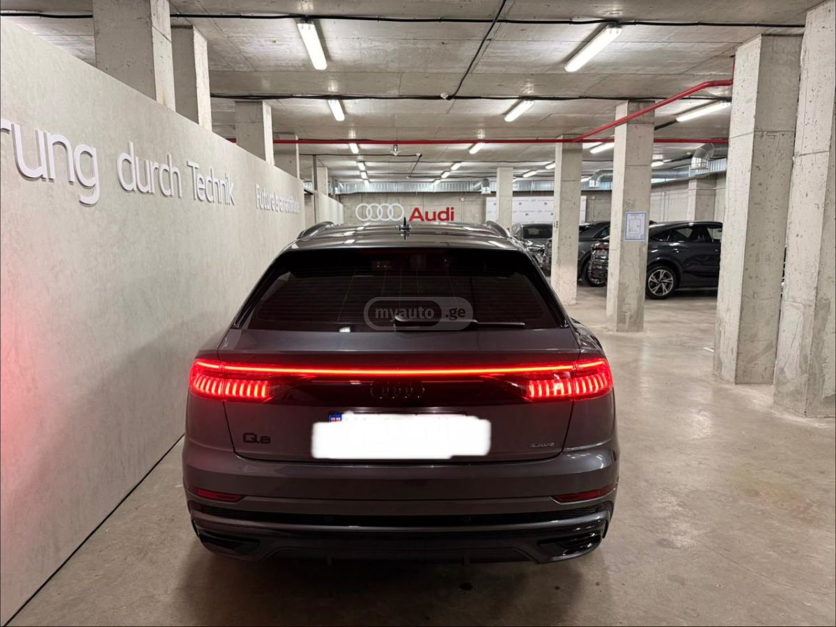 Audi Q8 2023 — photo 2