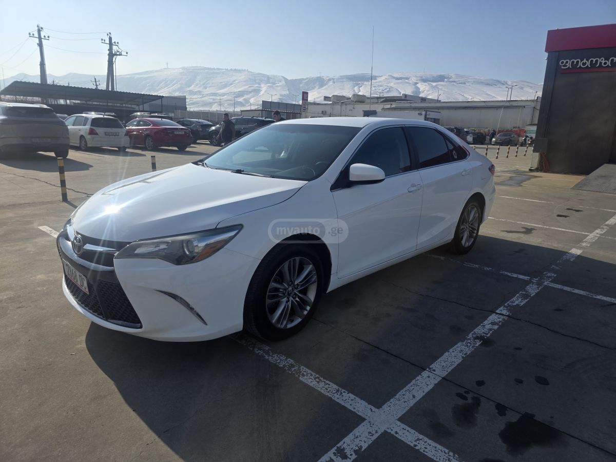 Toyota Camry 2015 — photo 2