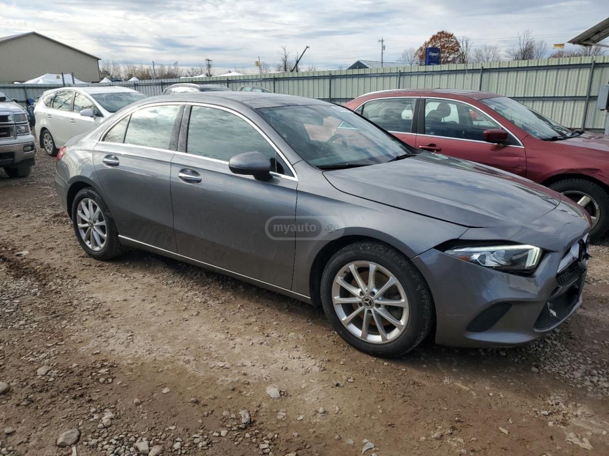 Mercedes-Benz A 220