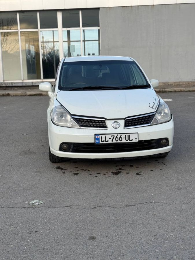 Nissan Tiida 2004 — photo 2