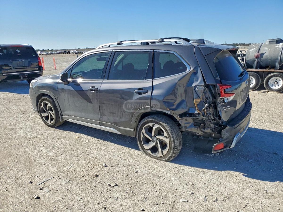 Subaru Forester 2022 — photo 2