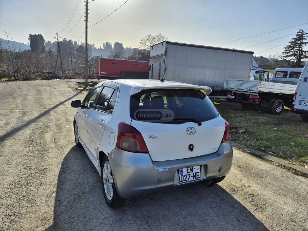 Toyota Vitz 2005 — photo 2