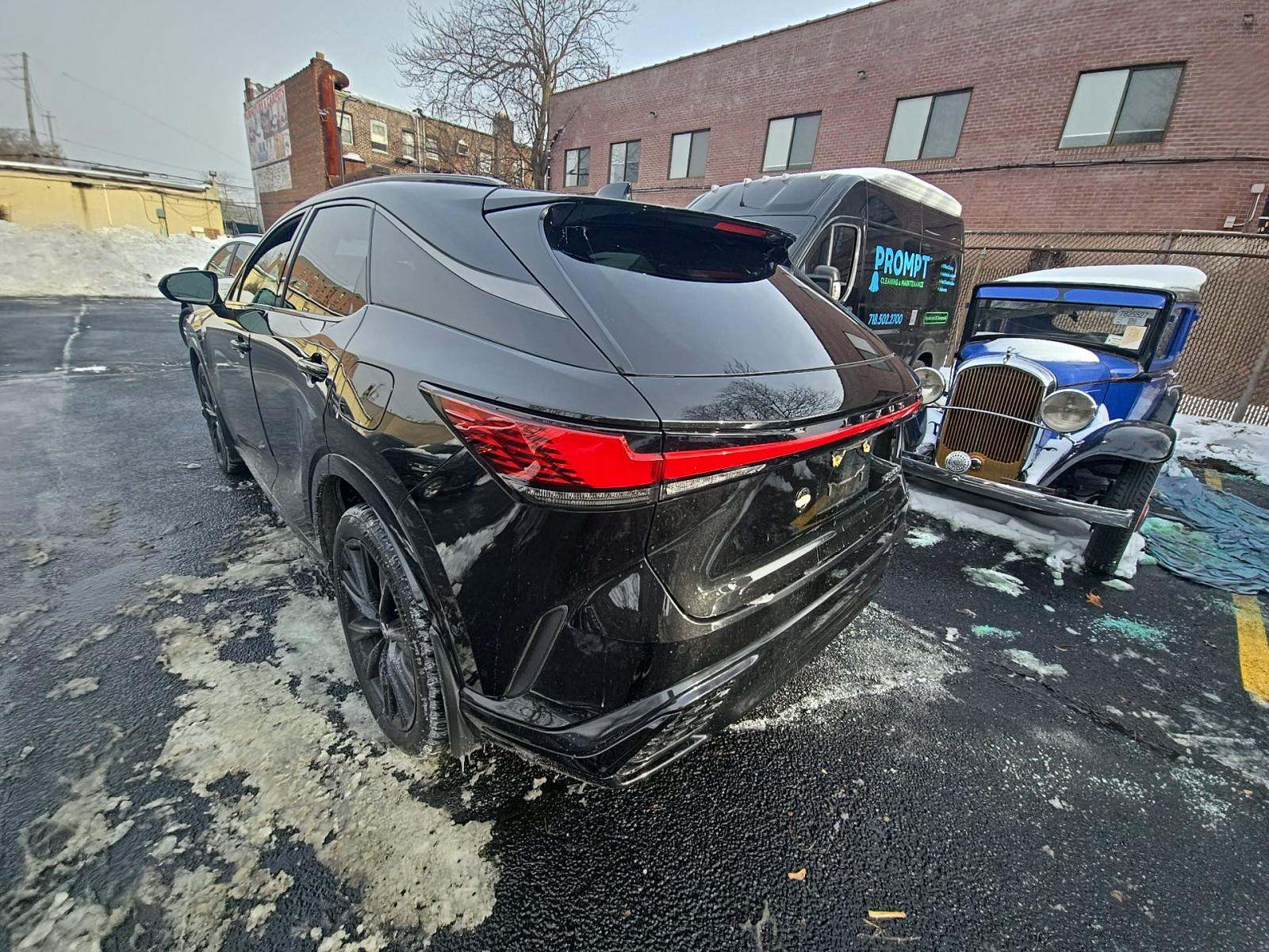 Lexus RX 500 2024 — photo 2