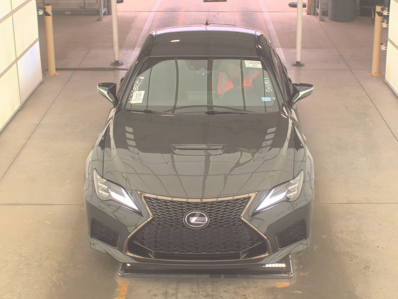 Lexus RC F 2023 — photo 2