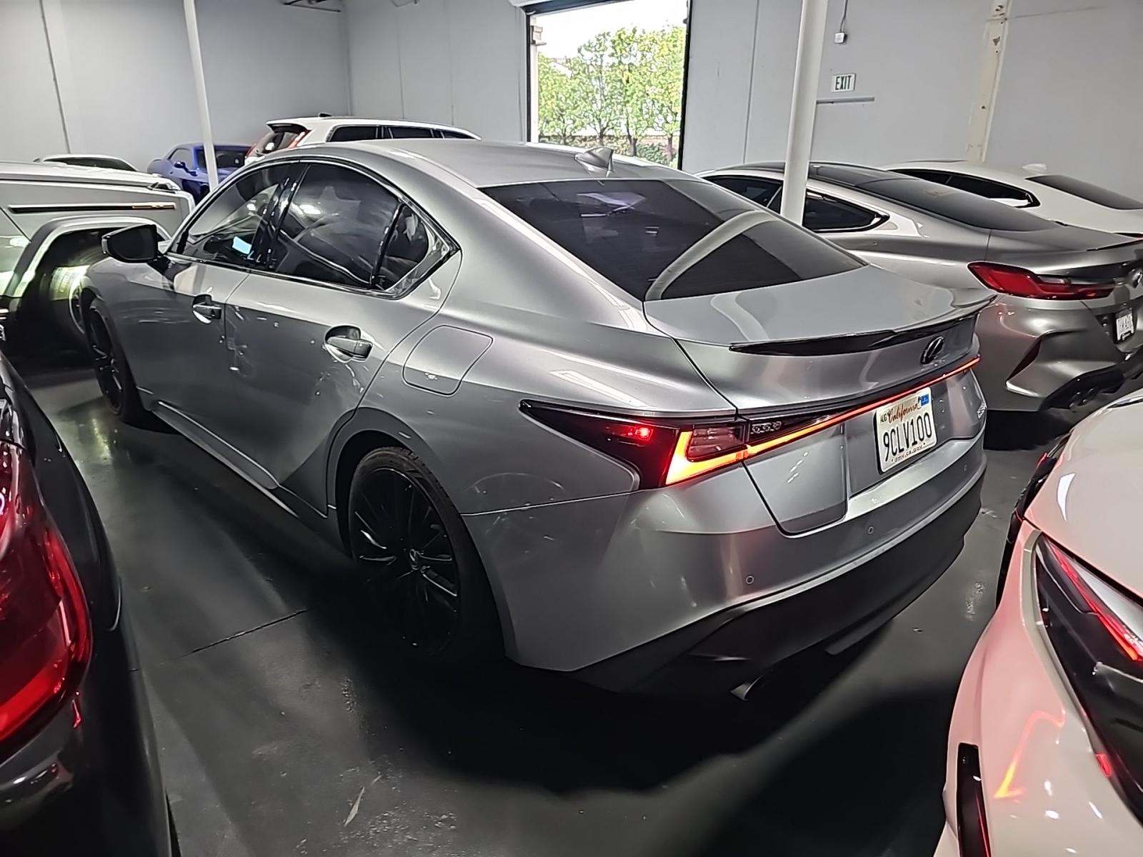 Lexus IS 300 2022 — photo 2