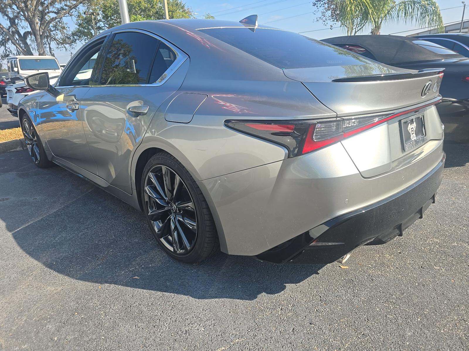 Lexus IS 350 2023 — photo 2