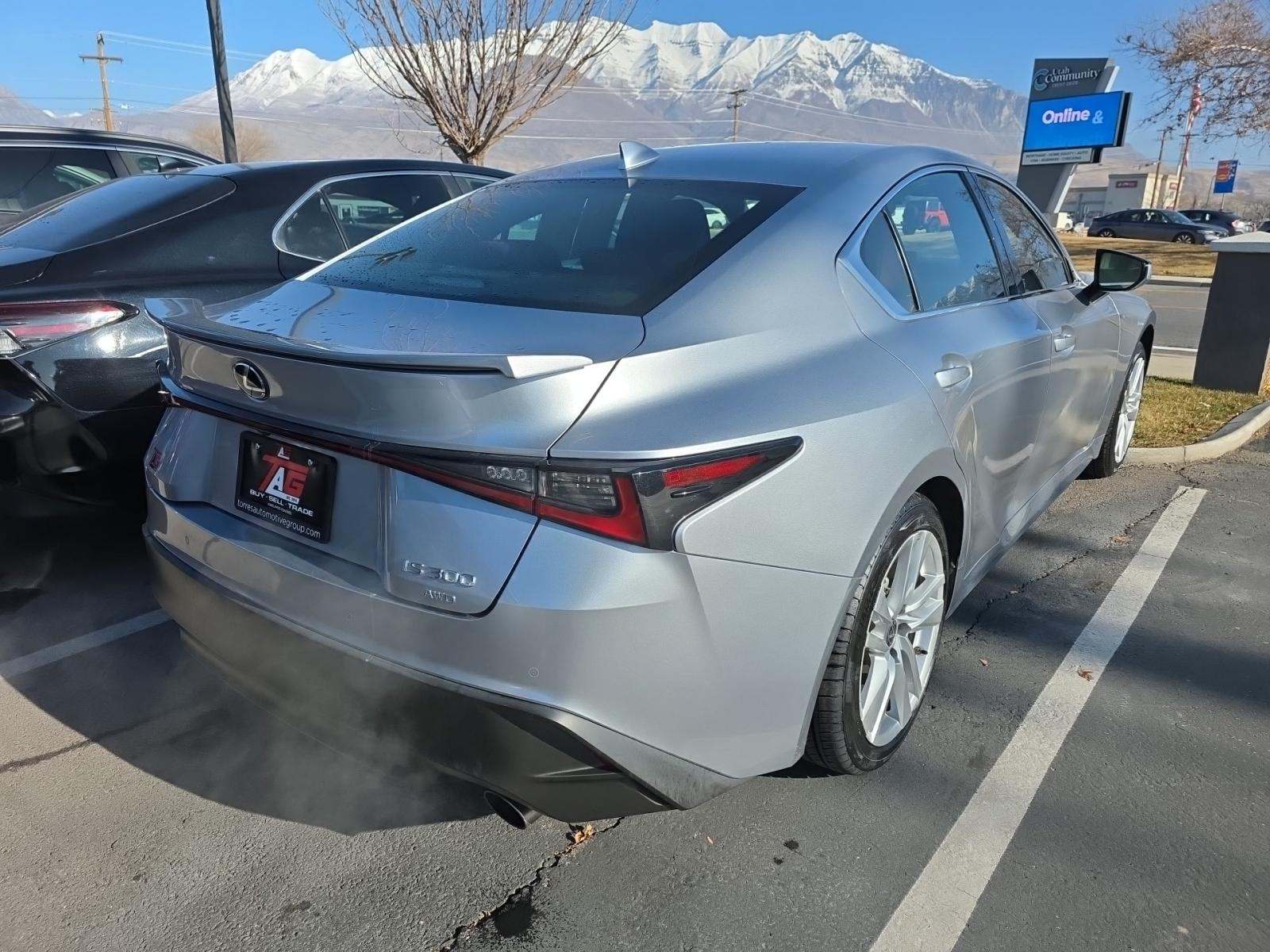 Lexus IS 300 2021 — photo 2