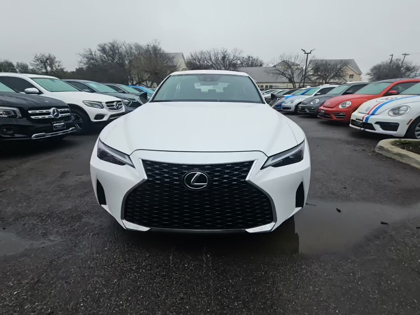 Lexus IS 300 2022 — photo 2