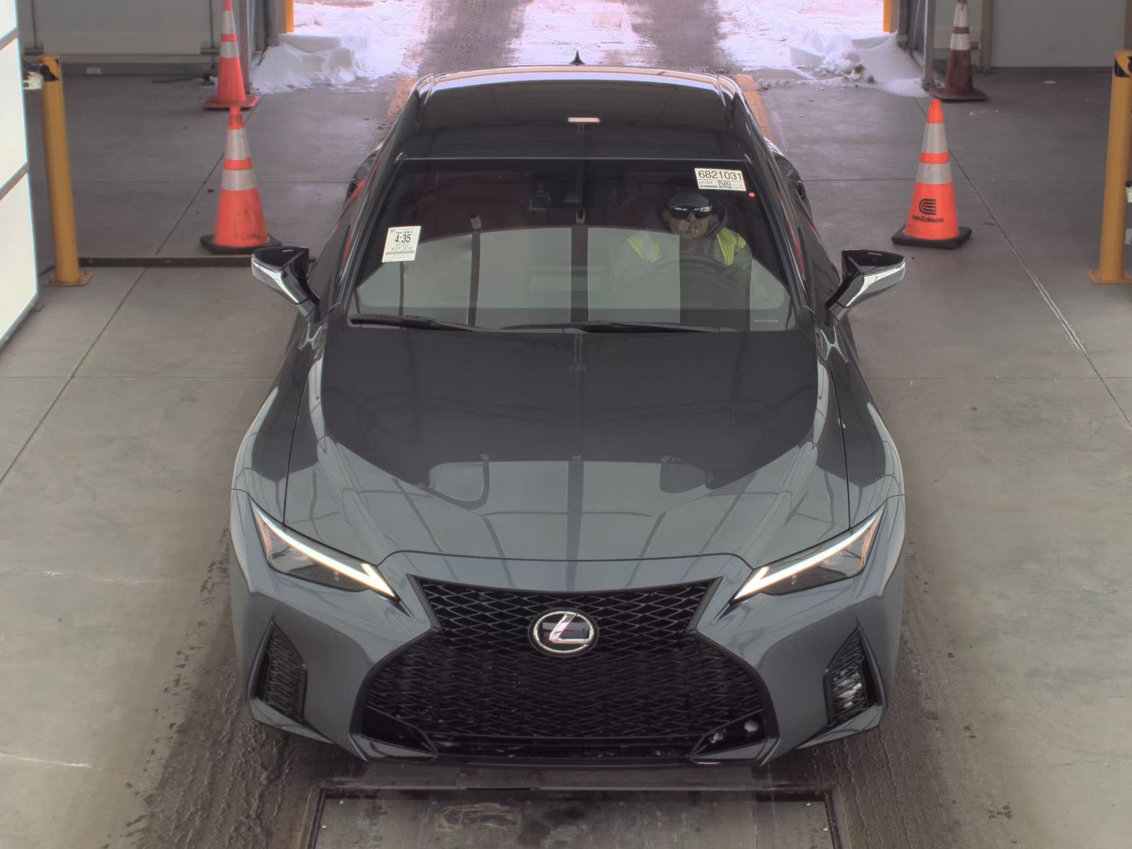 Lexus IS 350 2022 — photo 2