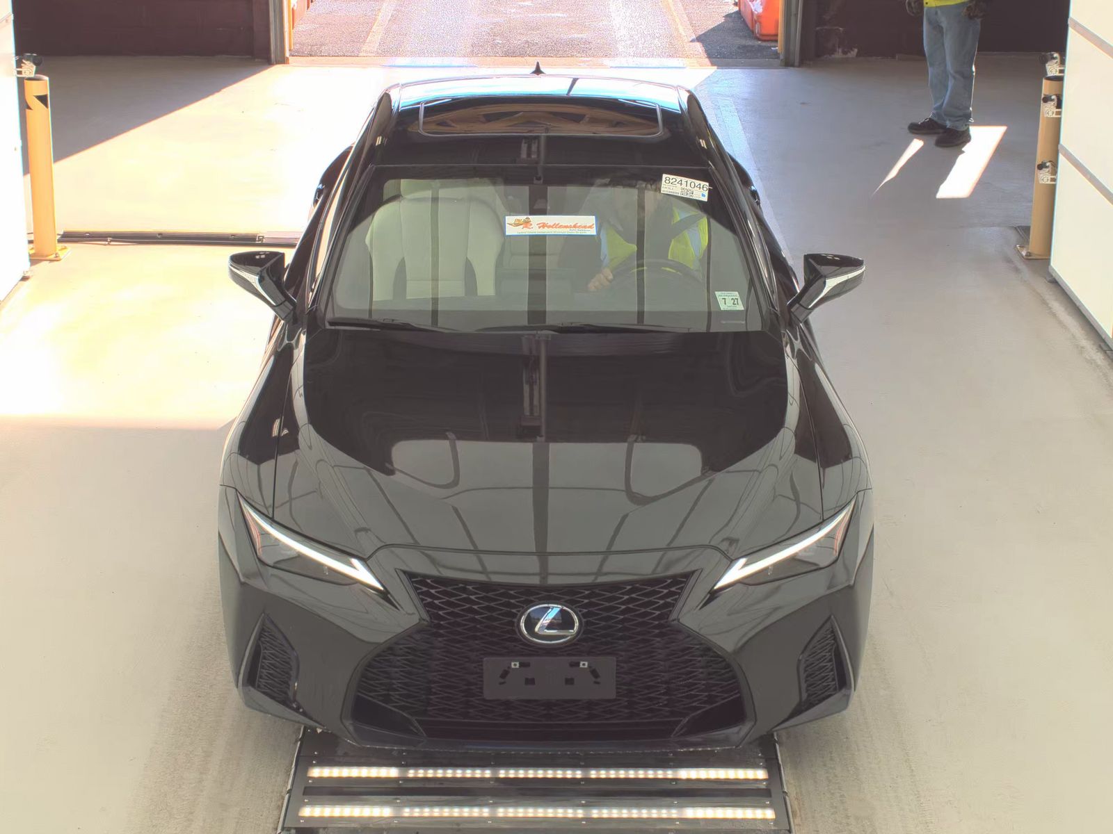 Lexus IS 350 2022 — photo 2