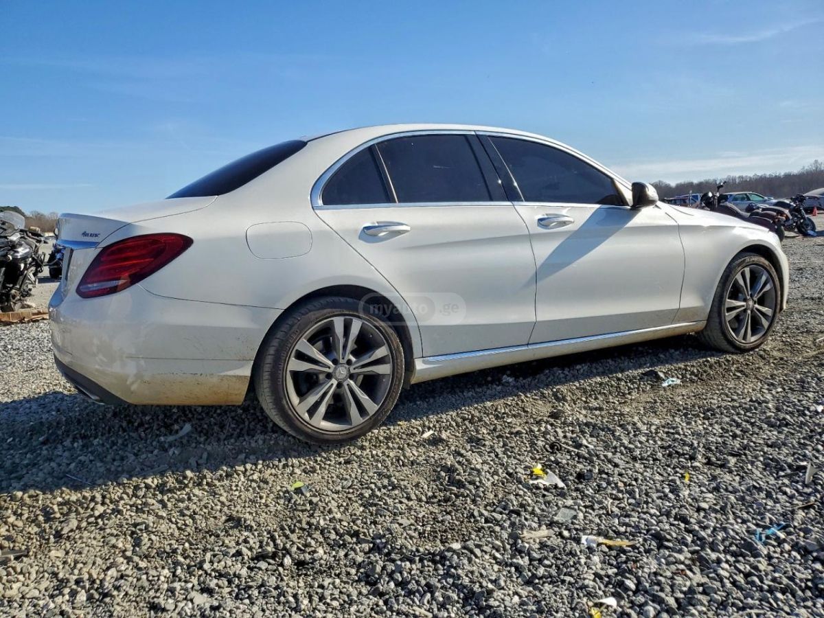 Mercedes-Benz C 300 2015 — photo 2