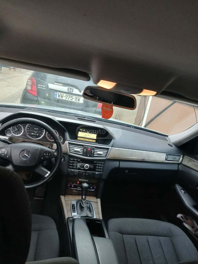 Mercedes-Benz E 212 2010 — photo 2