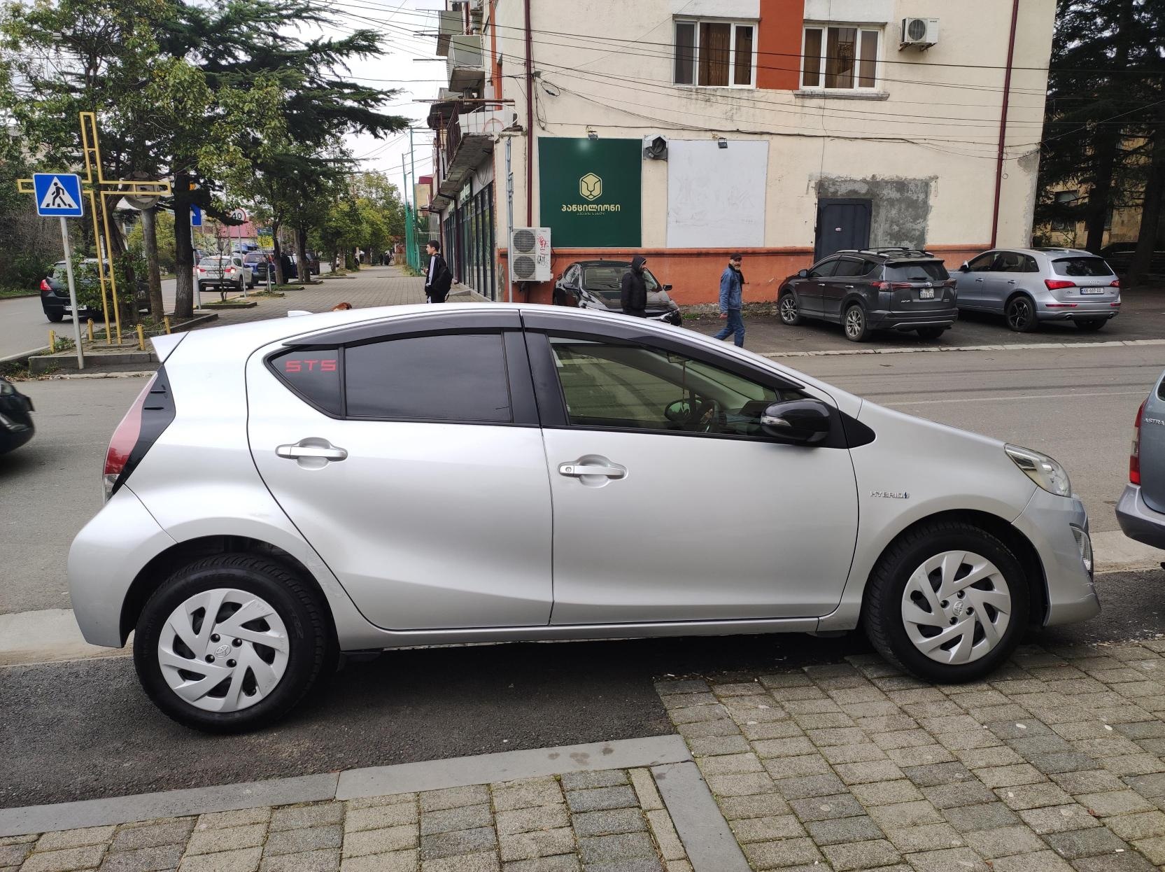 Toyota Aqua 2015 — photo 2